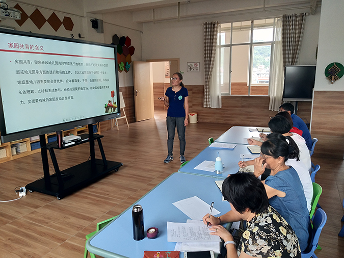 互满爱李艳梅在培训 (1).jpg