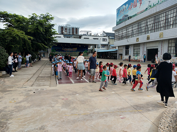 幼儿园观摩学习.jpg
